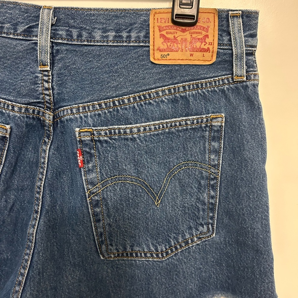 Vintage Levi’s 501 Shorts - Picture 6 of 11